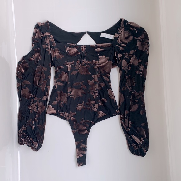 ASTR Two To Tango Floral Velvet Bodysuit - Picture 3 of 7